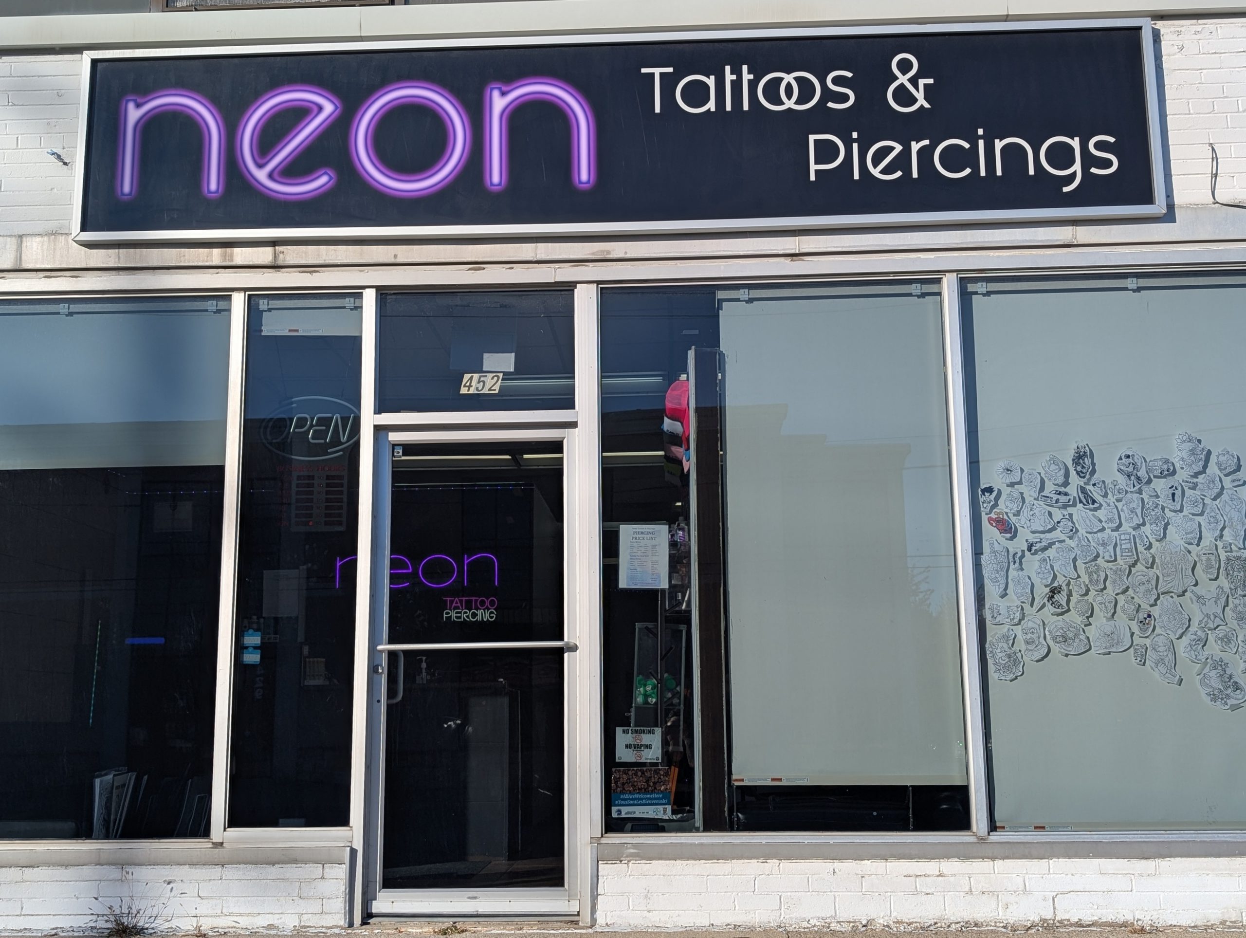 Front entry way to Neon tattoo and Piercing