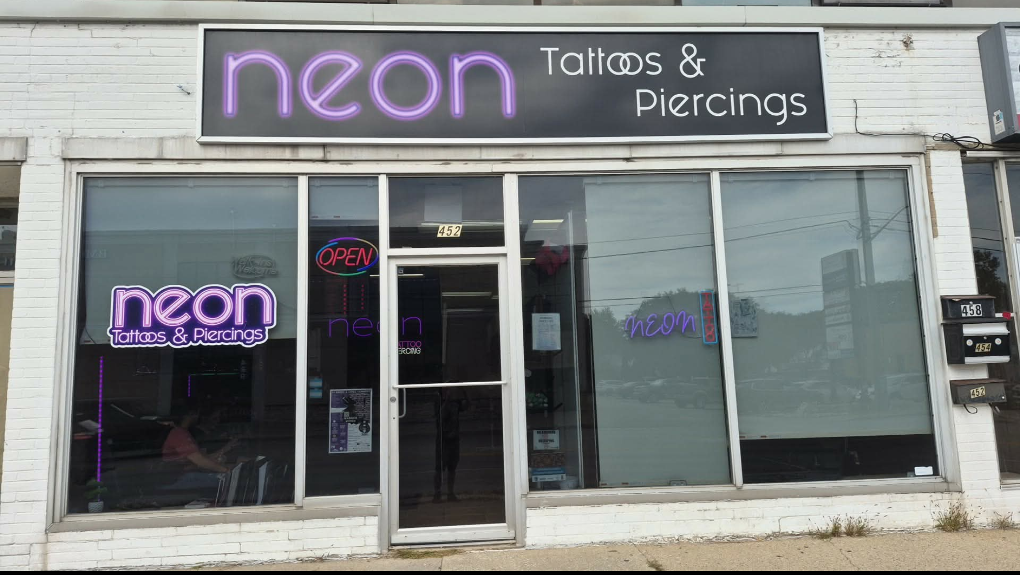 Neon Tattoos Sarnia Studio Entrance